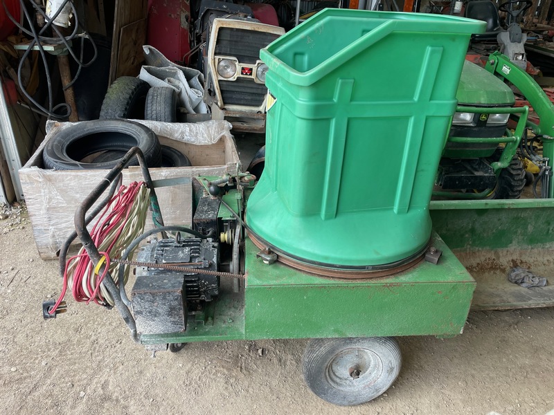 Hay/Forage/Livestock  WIC Electric Bale Chopper Photo